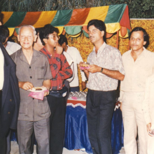 Indian cricket stars Kapil Dev and Krishnamachari Srikkanth pictured at an event organised at the Karachi Press Club in 1989. The club’s secretary Mazhar Abbas is also seen.